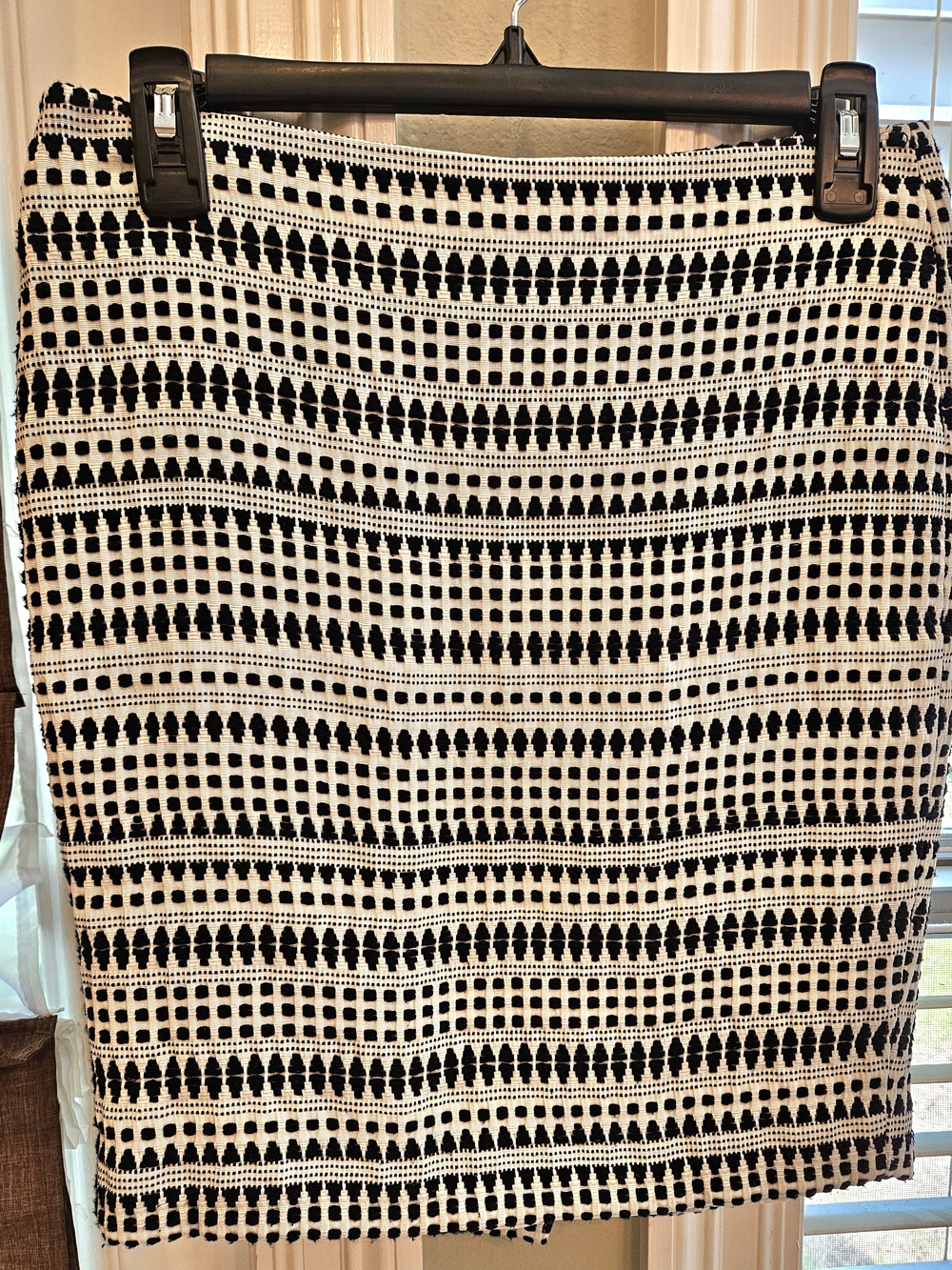 LOFT  Black and White Geometric Pencil Skirt